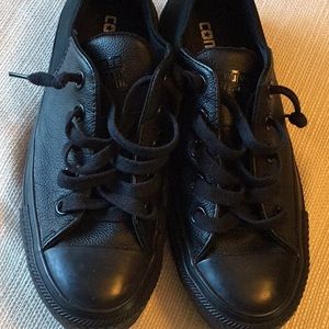 Converse Womens Chuck Taylor All Star leather upper Sneakers Sz 6. VG condition